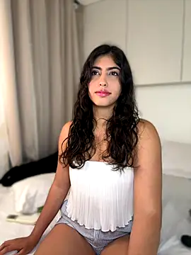 Gaby zahir  online show from 10/03/25, 11:40