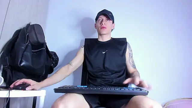 Snapshot of enzo_bvlgari chatting on 03/01/26, 02:30 enzo bvlgari online show from 03/01/26, 02:30