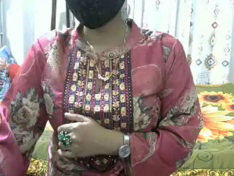 Snapshot of cutebengaligirl chatting on 12/25/24, 01:10 cutebengaligirl online show from 12/25/24, 01:10