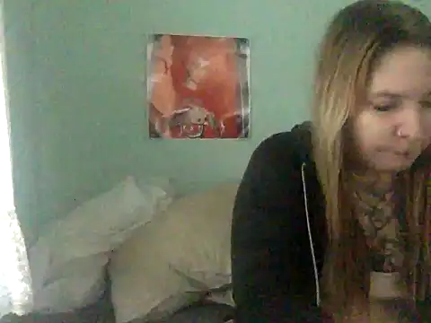Snapshot of alexabunni chatting on 10/12/25, 03:33 alexabunni online show from 10/12/25, 03:33
