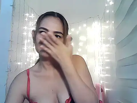 Snapshot of Kisses-13 chatting on 12/17/24, 03:06 Kisses-13 online show from 12/17/24, 03:06