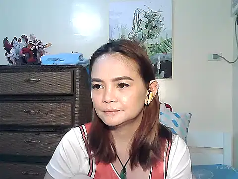 Snapshot of Kisses-13 chatting on 10/28/25, 12:30 Kisses-13 online show from 10/28/25, 12:30