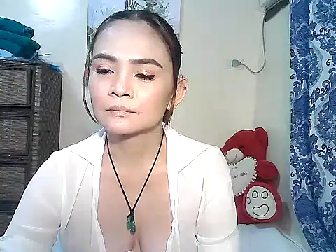 Snapshot of Kisses-13 chatting on 11/15/25, 01:51 Kisses-13 online show from 11/15/25, 01:51