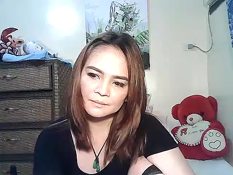 Snapshot of Kisses-13 chatting on 11/29/25, 10:40 Kisses-13 online show from 11/29/25, 10:40