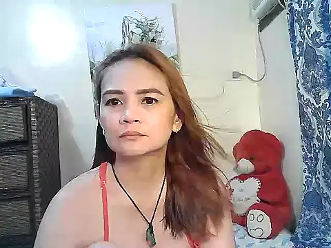 Snapshot of Kisses-13 chatting on 01/16/26, 02:43 Kisses-13 online show from 01/16/26, 02:43