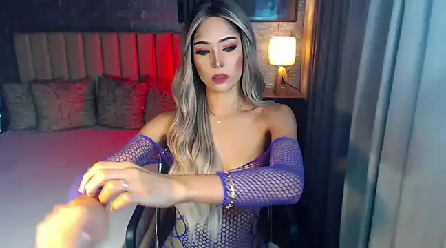 Snapshot of Miss_Amandaversace chatting on 02/26/25, 12:27 Miss Amandaversace online show from 02/26/25, 12:27