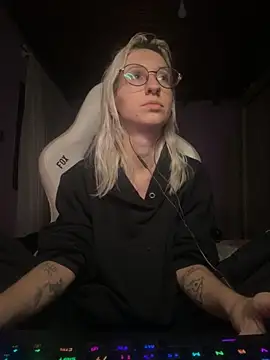 bunnydark00 online show from 09/28/25, 12:05