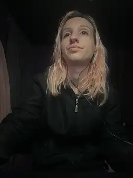 bunnydark00 online show from 10/09/25, 11:03