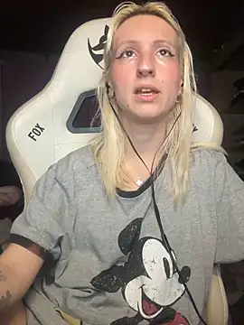 bunnydark00 online show from 11/19/25, 10:21