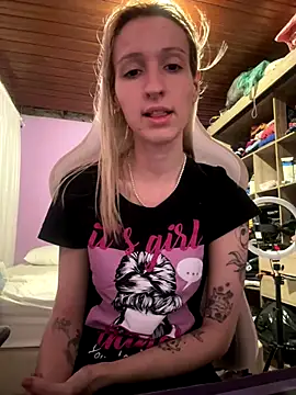 bunnydark00 online show from 12/19/25, 12:17