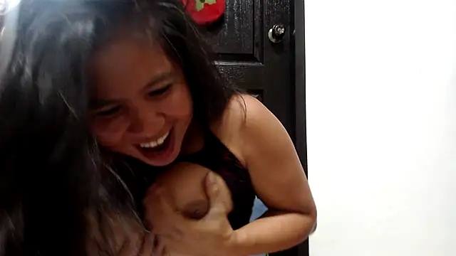 Snapshot of Vanessa3329 chatting on 11/24/25, 02:06 Vanessa3329 online show from 11/24/25, 02:06