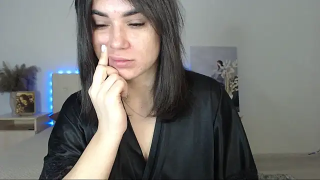 Snapshot of RoxannePure chatting on 02/21/25, 02:06 RoxannePure online show from 02/21/25, 02:06