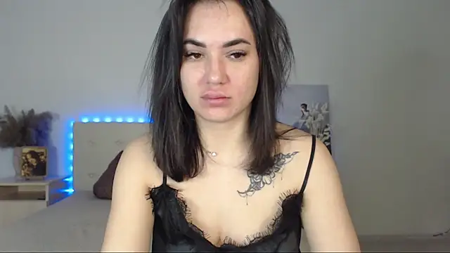 Snapshot of RoxannePure chatting on 03/03/25, 02:04 RoxannePure online show from 03/03/25, 02:04