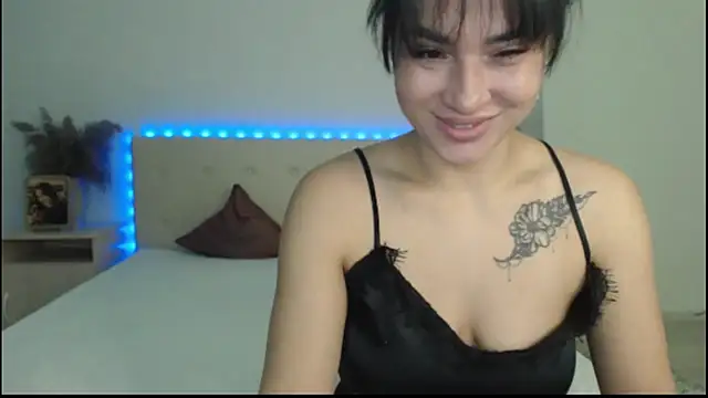 Snapshot of RoxannePure chatting on 10/03/25, 03:47 RoxannePure online show from 10/03/25, 03:47