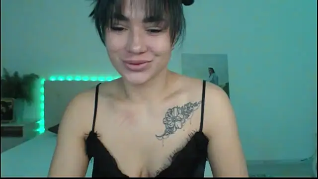 Snapshot of RoxannePure chatting on 10/06/25, 03:37 RoxannePure online show from 10/06/25, 03:37