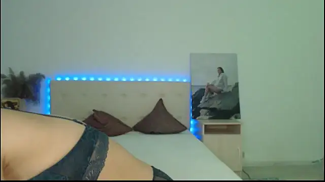 Snapshot of RoxannePure chatting on 10/09/25, 03:37 RoxannePure online show from 10/09/25, 03:37