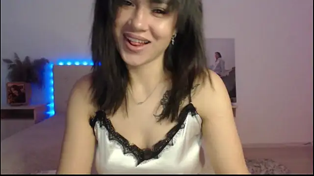 Snapshot of RoxannePure chatting on 10/16/25, 03:29 RoxannePure online show from 10/16/25, 03:29