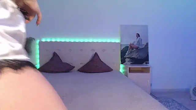 Snapshot of RoxannePure chatting on 11/20/25, 04:23 RoxannePure online show from 11/20/25, 04:23