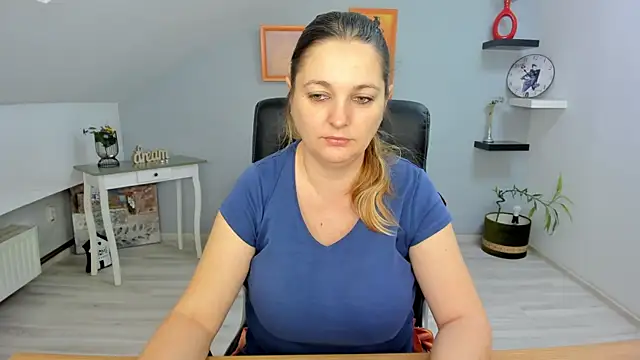 Snapshot of LollaGirl chatting on 02/05/25, 04:16 LollaGirl online show from 02/05/25, 04:16