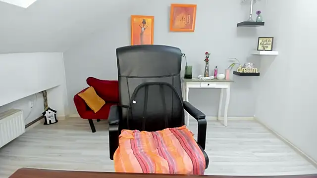 Snapshot of LollaGirl chatting on 11/14/25, 04:22 LollaGirl online show from 11/14/25, 04:22