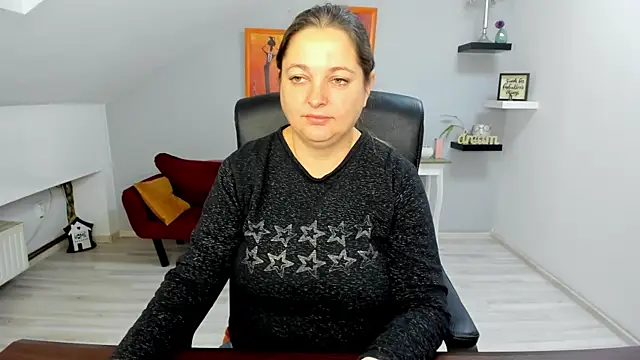 Snapshot of LollaGirl chatting on 11/17/25, 04:18 LollaGirl online show from 11/17/25, 04:18