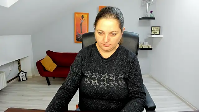 Snapshot of LollaGirl chatting on 11/19/25, 04:12 LollaGirl online show from 11/19/25, 04:12