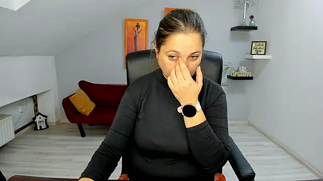 Snapshot of LollaGirl chatting on 11/21/25, 04:22 LollaGirl online show from 11/21/25, 04:22