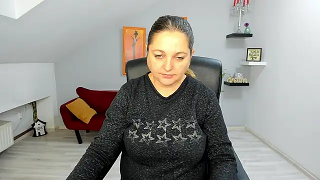 Snapshot of LollaGirl chatting on 11/26/25, 04:13 LollaGirl online show from 11/26/25, 04:13