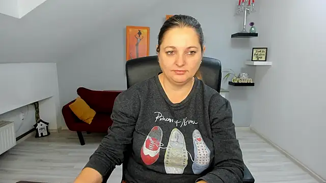 Snapshot of LollaGirl chatting on 11/29/25, 04:15 LollaGirl online show from 11/29/25, 04:15