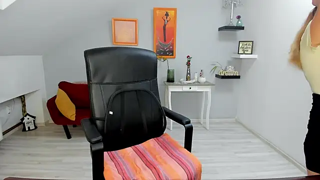 Snapshot of LollaGirl chatting on 12/03/25, 04:31 LollaGirl online show from 12/03/25, 04:31