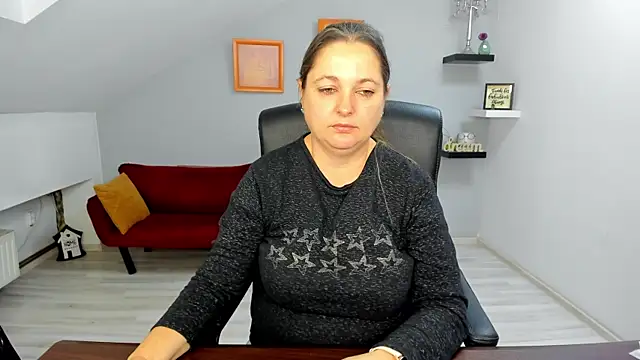 Snapshot of LollaGirl chatting on 12/15/25, 04:28 LollaGirl online show from 12/15/25, 04:28