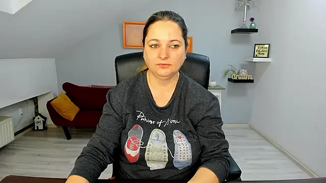 LollaGirl online show from 02/09/26, 04:05