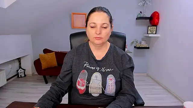 LollaGirl online show from 03/04/26, 04:07