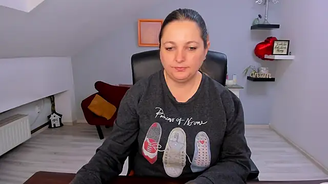 LollaGirl online show from 03/28/26, 04:34