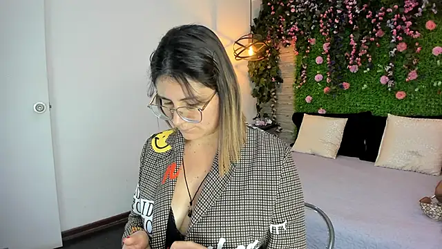 SarahDeyvis online show from 11/21/25, 01:10