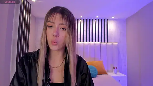 EveBensonX online show from 02/17/25, 12:16