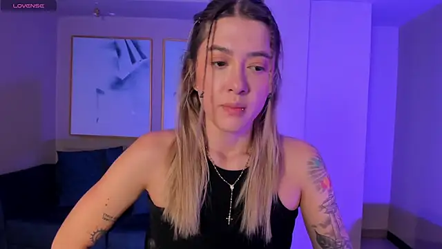 EveBensonX online show from 03/04/25, 12:01