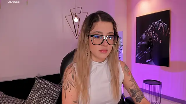 EveBensonX online show from 09/18/25, 12:18