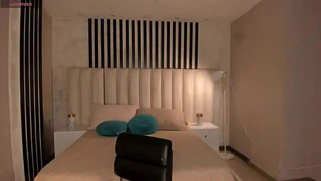 EveBensonX online show from 04/22/26, 07:15