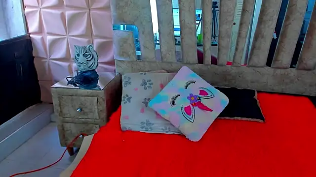 cute sassy online show from 03/19/26, 10:14