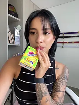 Snapshot of Ale_Lewis chatting on 12/24/24, 05:13 Ale Lewis online show from 12/24/24, 05:13