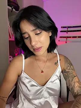 Snapshot of Ale_Lewis chatting on 12/27/24, 02:25 Ale Lewis online show from 12/27/24, 02:25