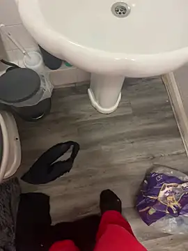 Snapshot of bigbrown- chatting on 12/24/24, 11:44 bigbrown- online show from 12/24/24, 11:44