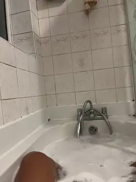 Snapshot of bigbrown- chatting on 12/27/24, 06:31 bigbrown- online show from 12/27/24, 06:31