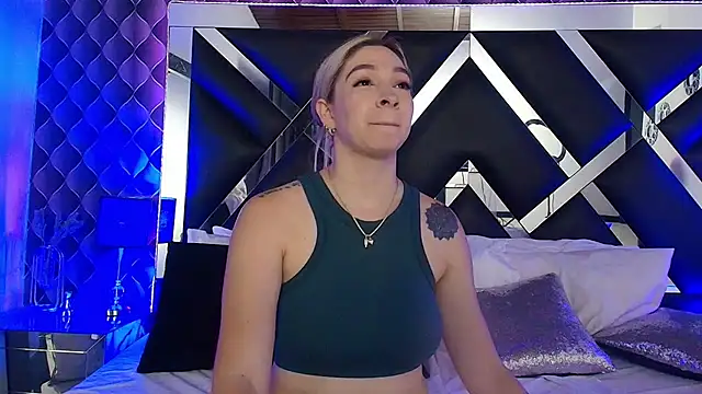 victoriaa lee  online show from 11/13/25, 07:02