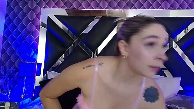 victoriaa lee  online show from 11/15/25, 06:59