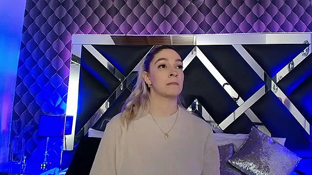 victoriaa lee  online show from 11/18/25, 08:35