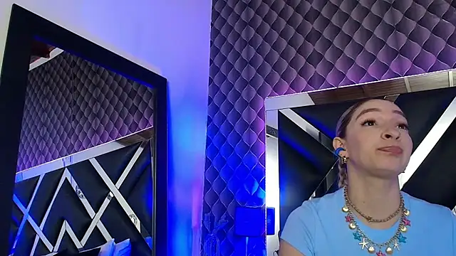 victoriaa lee  online show from 11/21/25, 07:23