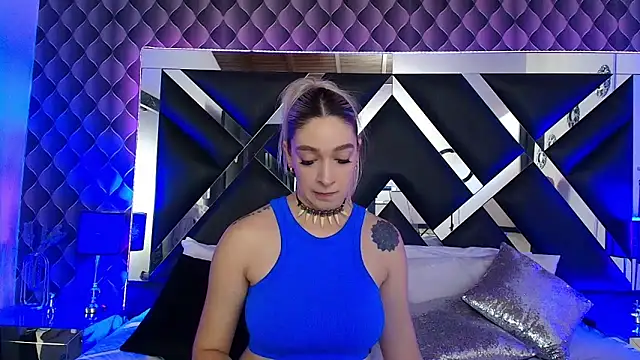 victoriaa lee  online show from 11/25/25, 07:36