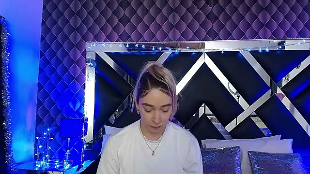 victoriaa lee  online show from 01/08/26, 06:54